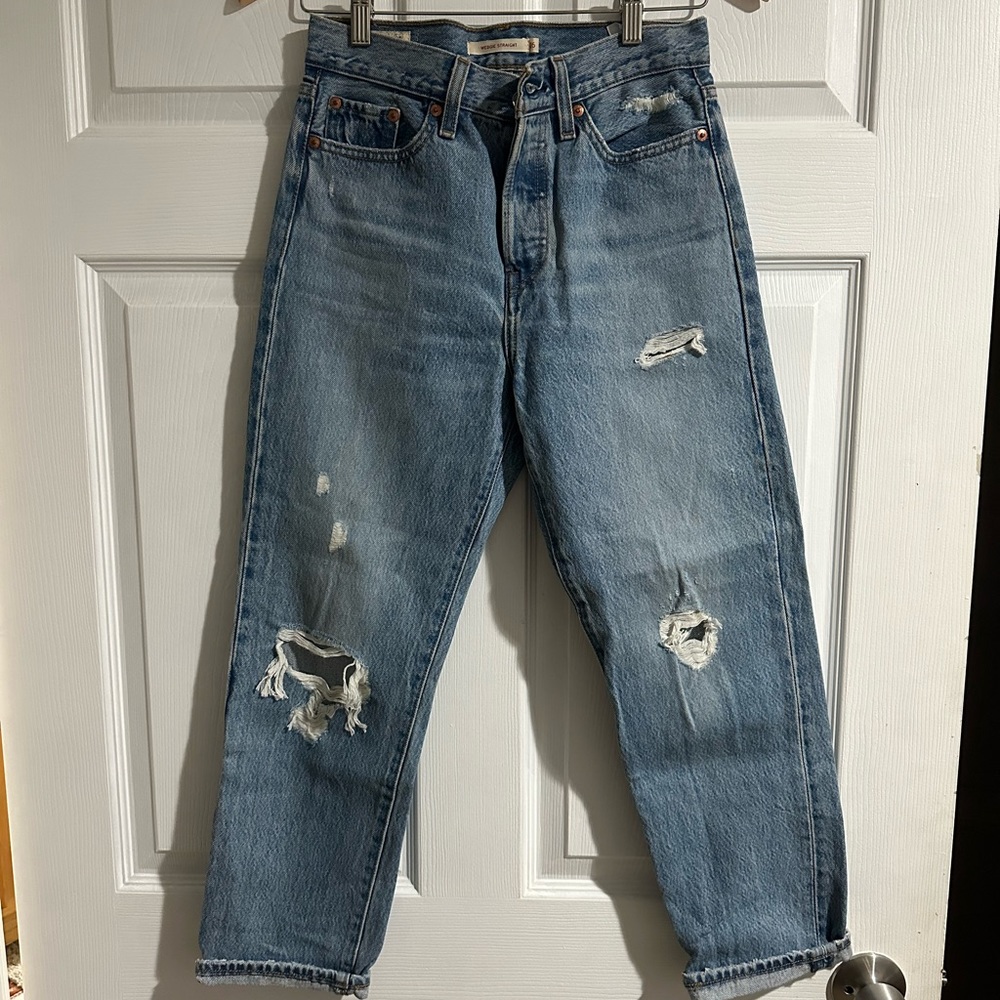 LEVIS PREMIUM WEDGIE FIT DISTRESSED SIZE 26 WAIST MEDIUM WASH BUTTON FLY